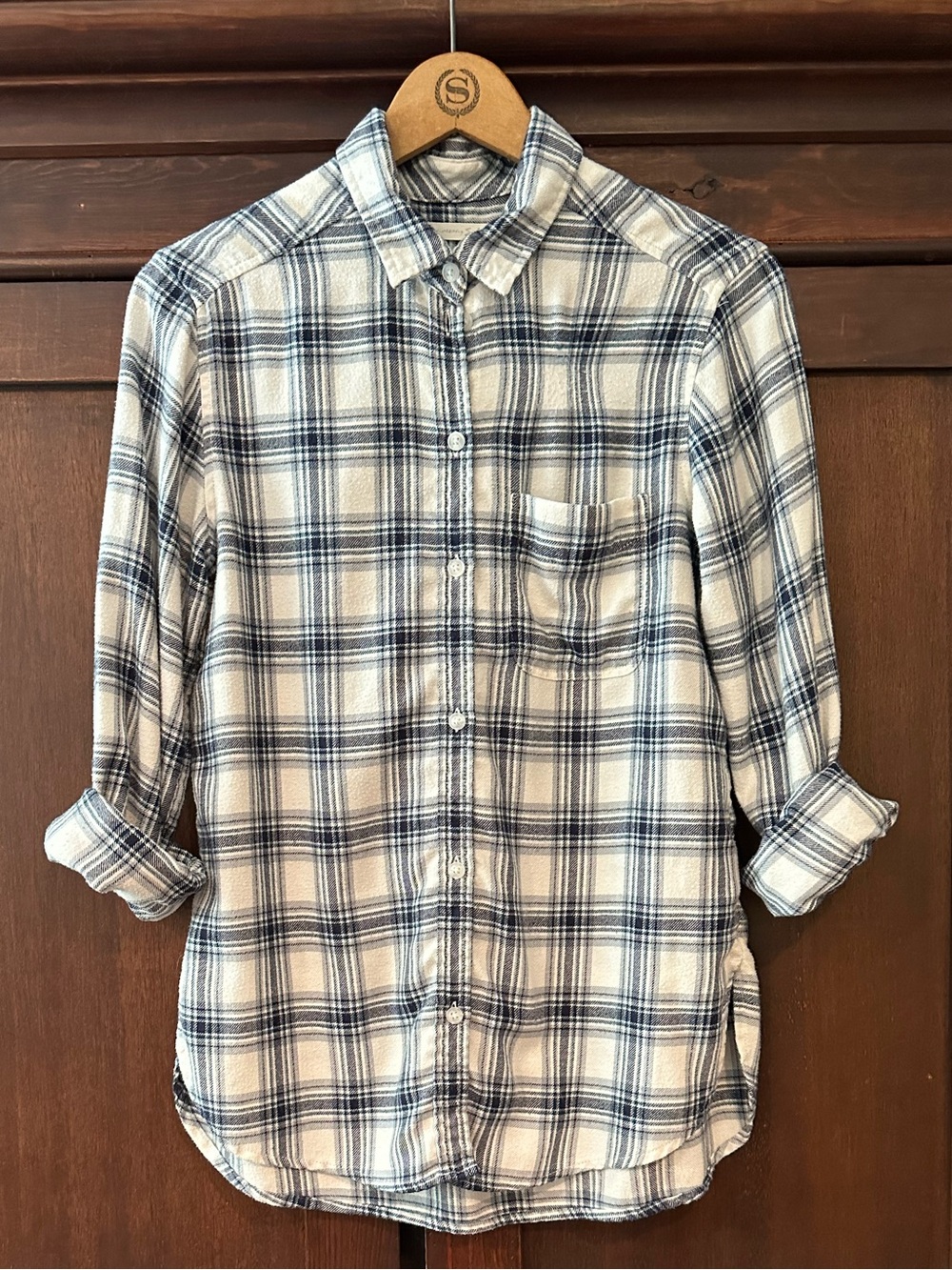 American Eagle Outfitters • women’s button down boyfriend fit shirt